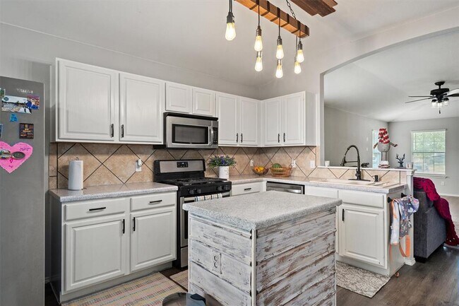 Building Photo - 18029 Basket Flower Bend
