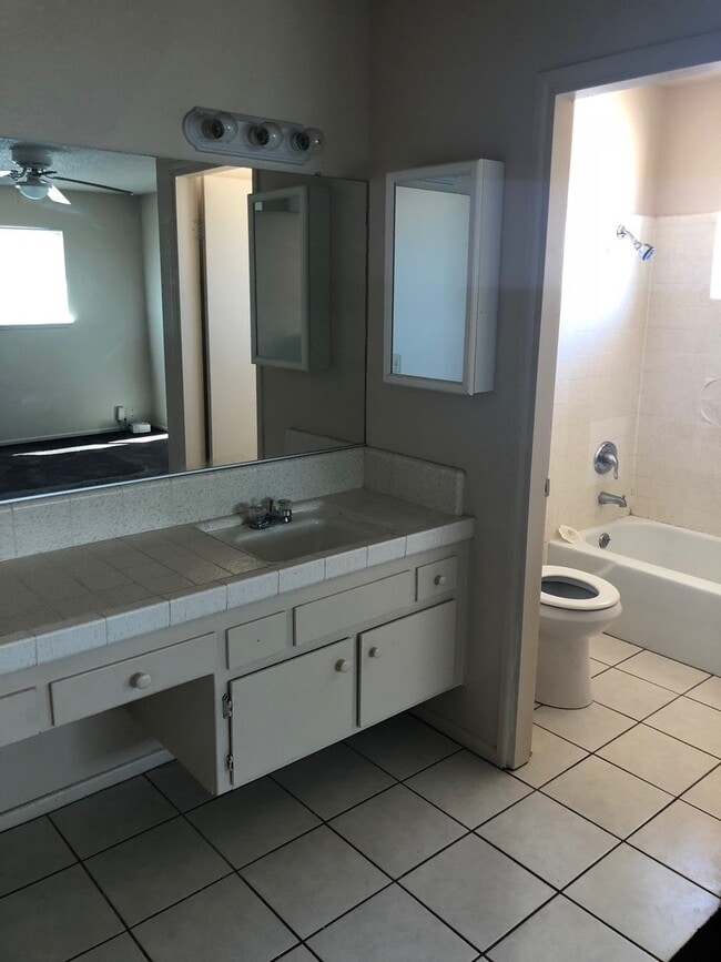 Building Photo - 3 BEDROOM APPLE VALLEY HOME