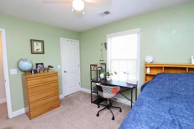 Building Photo - 545 Curlew Cir
