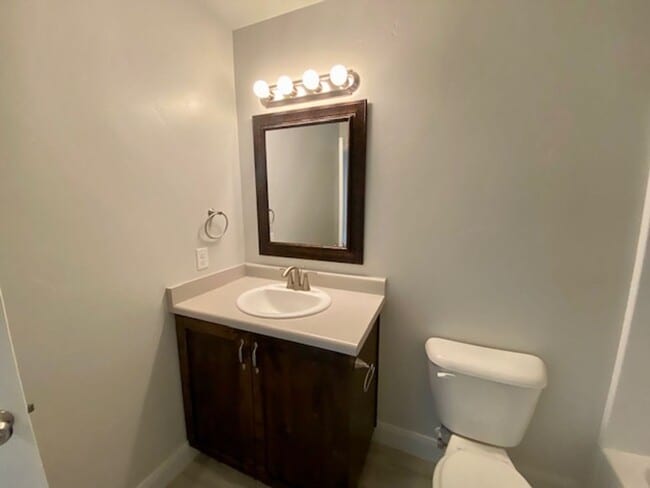 Building Photo - SPACIOUS TOWNHOME FOR RENT!