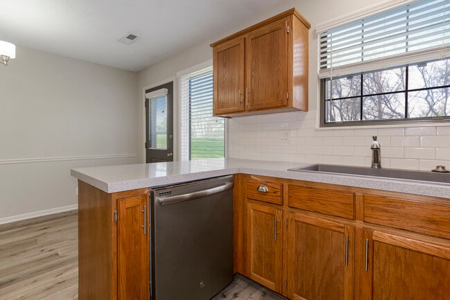 Building Photo - 12 Wallingford Dr