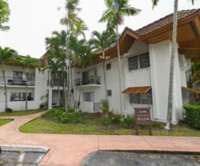 Building Photo - 9402 SW 77th Ave