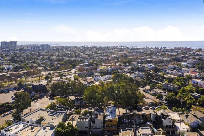 Building Photo - 1519 Cabrillo Ave