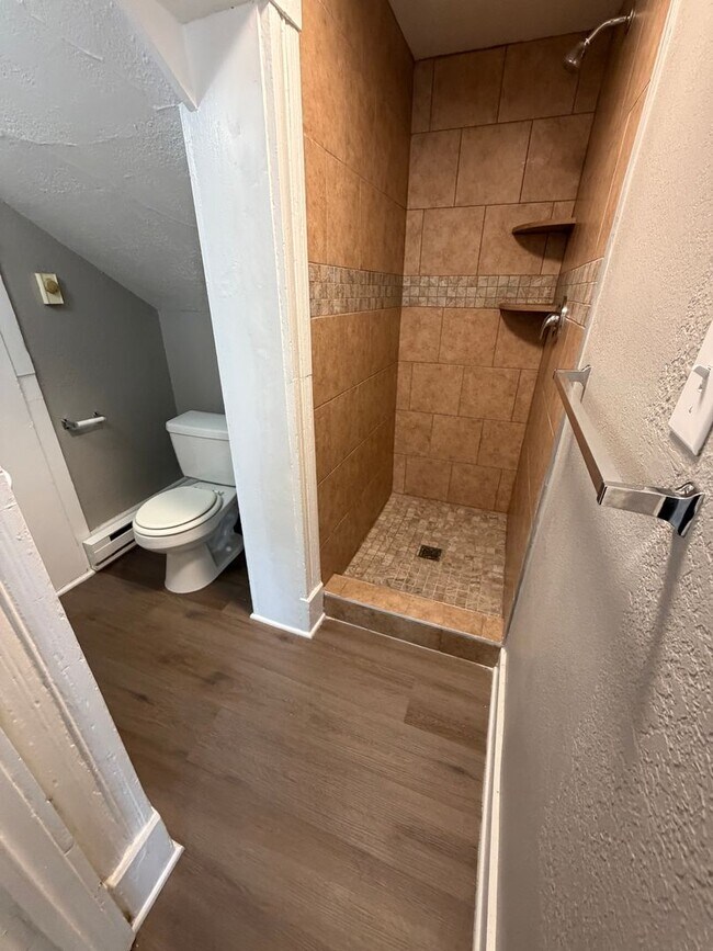 Building Photo - 203 W Dewald St