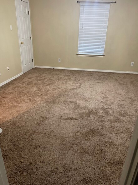 Master bedroom - 2427 Wescott Ave