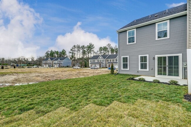 Building Photo - Wonderful townhome