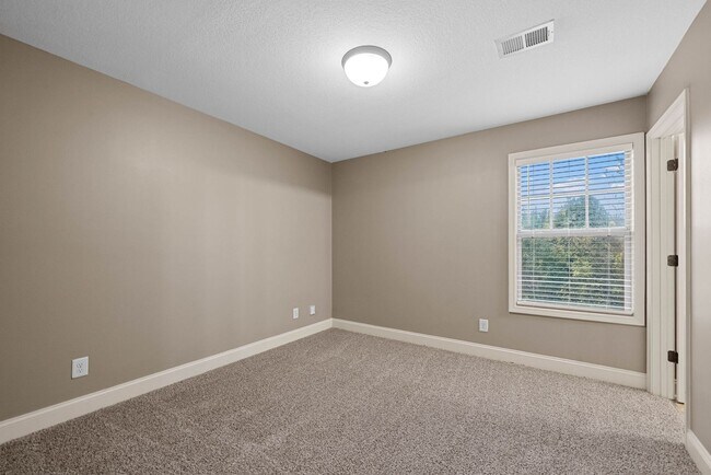 Building Photo - Pet Friendly Two Bedroom!