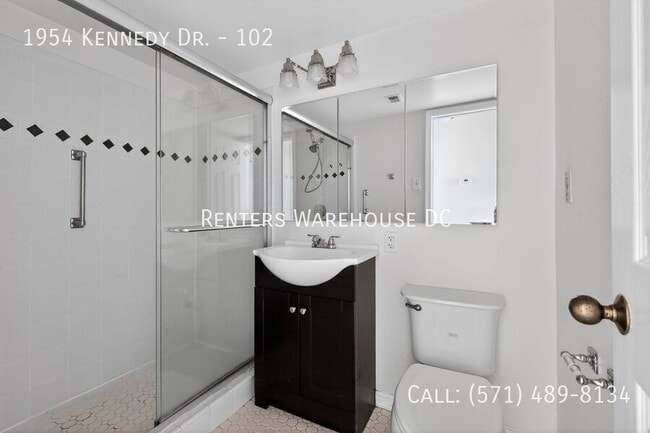 Building Photo - 1954 Kennedy Dr