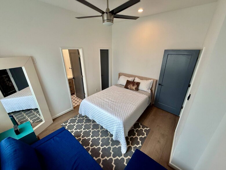 Building Photo - 513 Memorial Heights Dr
