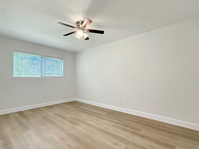 Building Photo - 1016 E Walker St