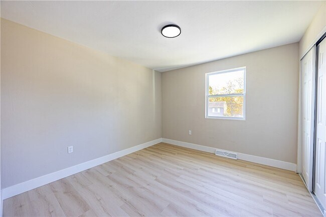 Building Photo - 476 Fielding Dr