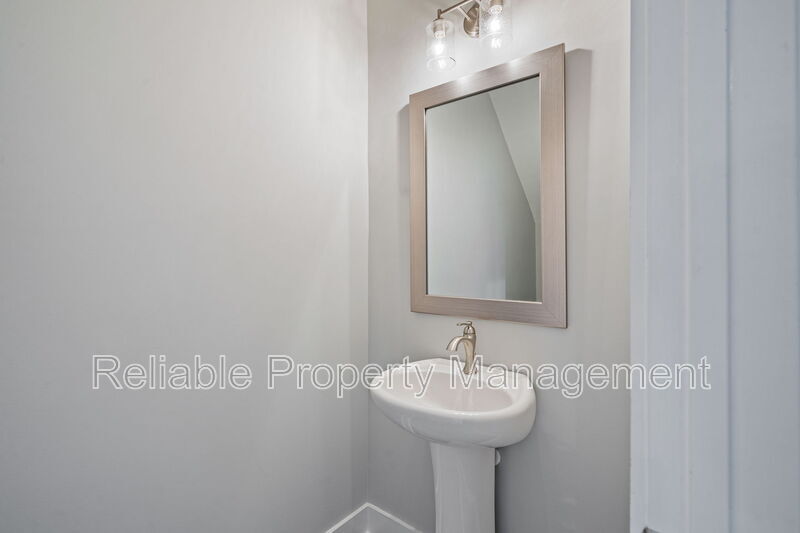 Building Photo - 37 N Laird Dr