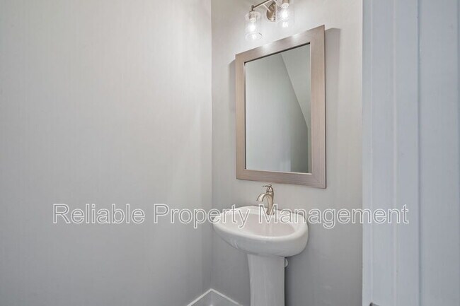 Building Photo - 41 N Laird Dr