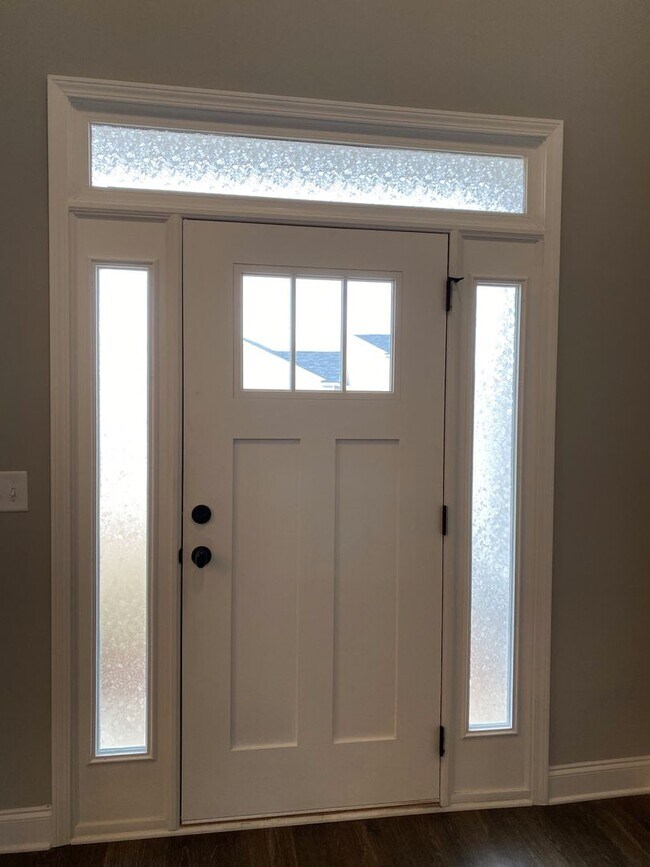 Building Photo - Spacious 5-Bedroom Home with Open Foyer - Move-In Ready! **Close to Fort Gordon, Hospitals, and I...