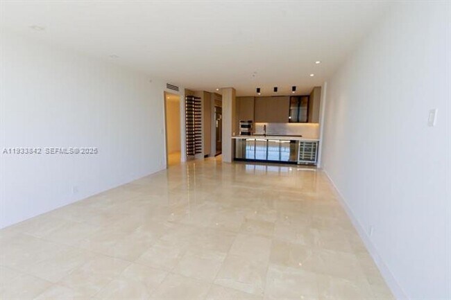 Building Photo - 251 Crandon Blvd