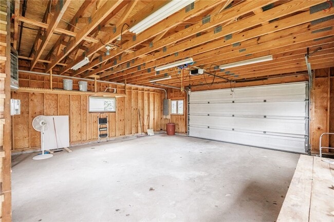 Building Photo - 200 Lakeshore Dr