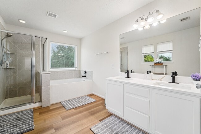 Building Photo - 4306 Lake Cypress Cir