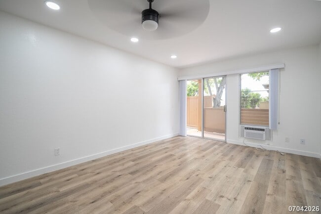 Building Photo - Rarely available ground floor townhome unit! 2 bdrm/2 bath/1 parking at Waiau Gardens Villa in Pe...