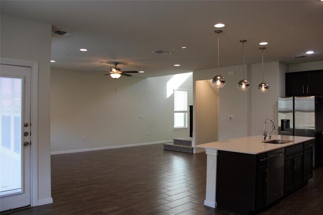 Building Photo - 13902 Ilex Dr
