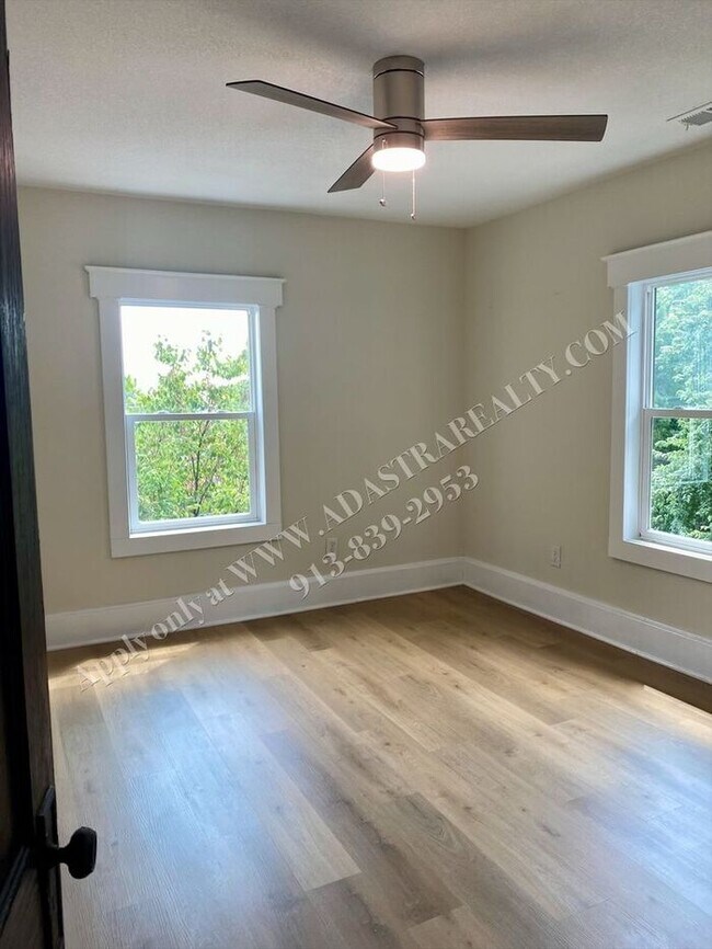 Building Photo - Remodeled 3 Bed 1.5 Bath Home in Kansas Ci...