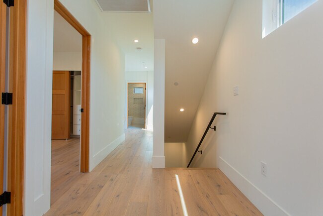 Building Photo - Federal Pearl Villas