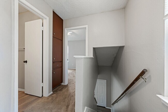 Building Photo - Rawhide Loop Duplex