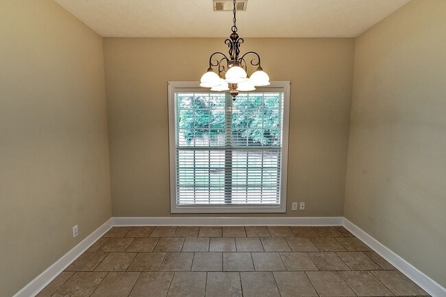 Building Photo - Home for Rent in Magnolia Estates