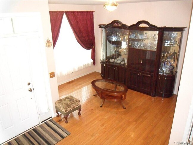 Building Photo - 6 Blackmoor Ct