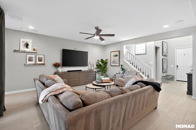 Building Photo - 4060 S Thistle Dr