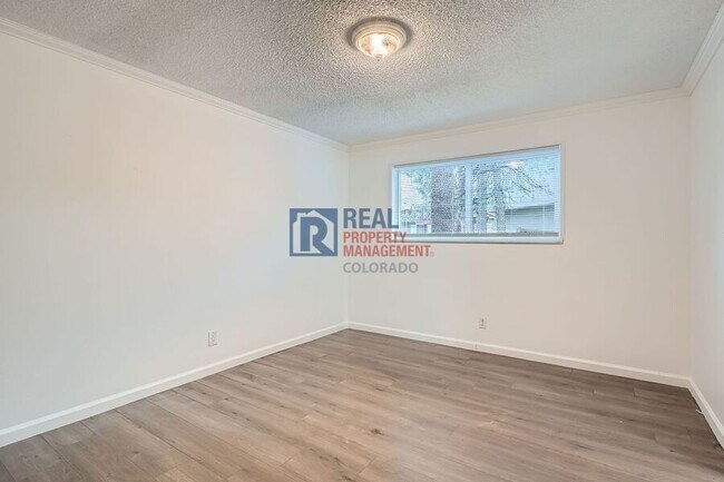 Building Photo - 5300 E Cherry Creek S Dr
