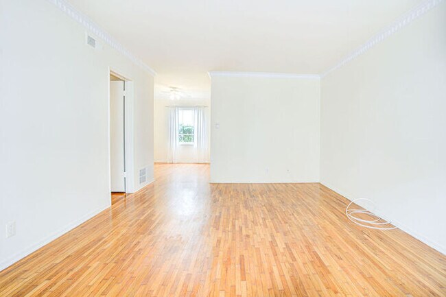 Building Photo - 415 San Vicente Blvd