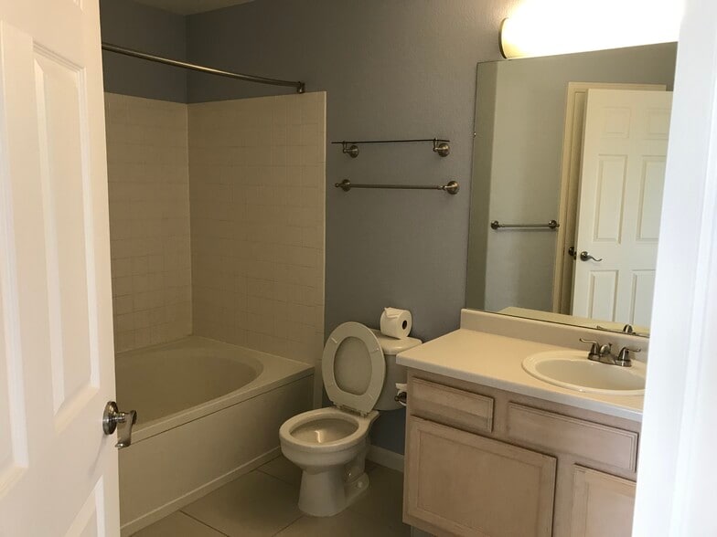 Bathroom - 960 W 112th Ave