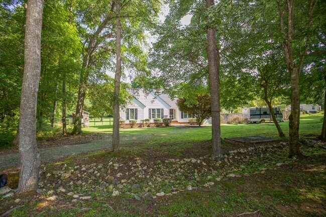 Building Photo - Charming 3-Bed, 2-Bath Home in Pittsboro's Serene Olde Farm Neighborhood! ?????