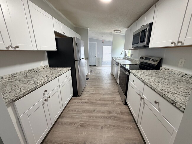 Building Photo - Rare Rockford rental available now!