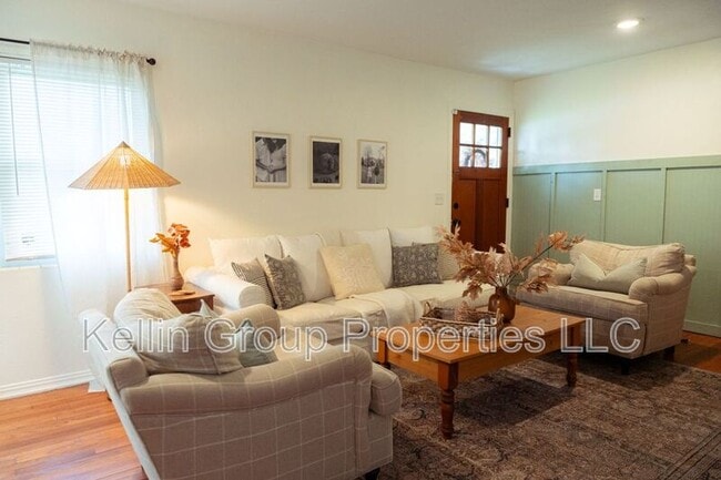 Building Photo - 1805 E Fern Rd