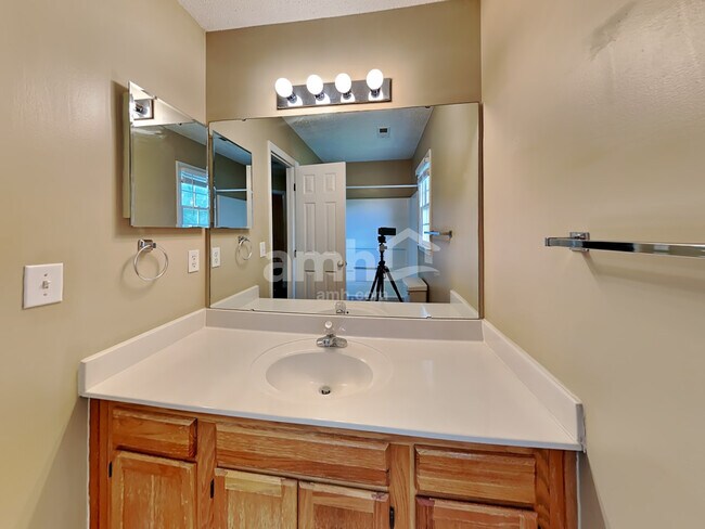 Building Photo - 1003 Pine Acres Ct