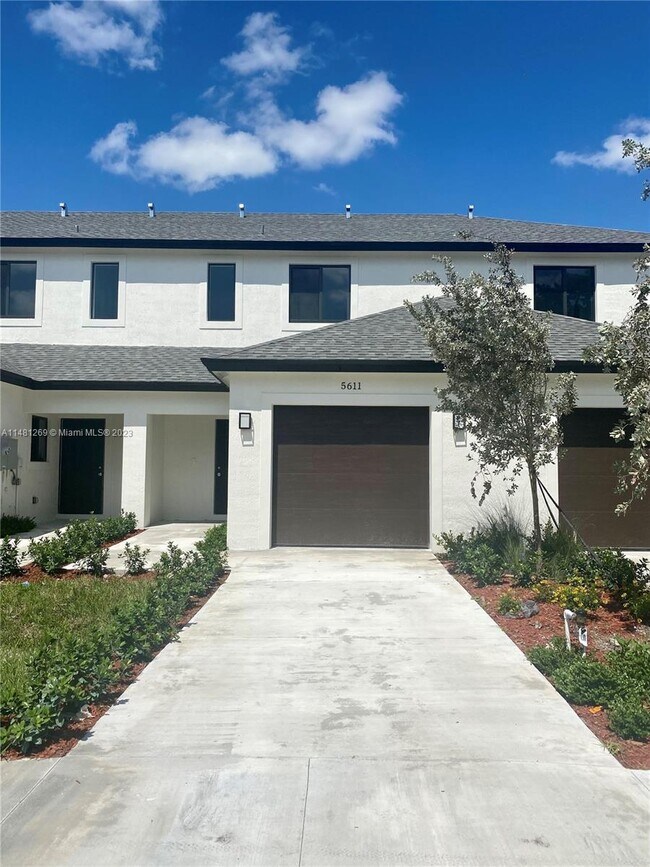 Building Photo - 5609-5611 Polk St