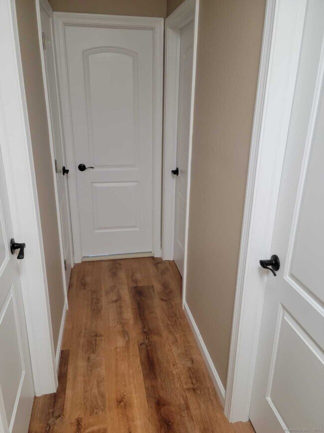 Building Photo - 62 High Ridge Dr