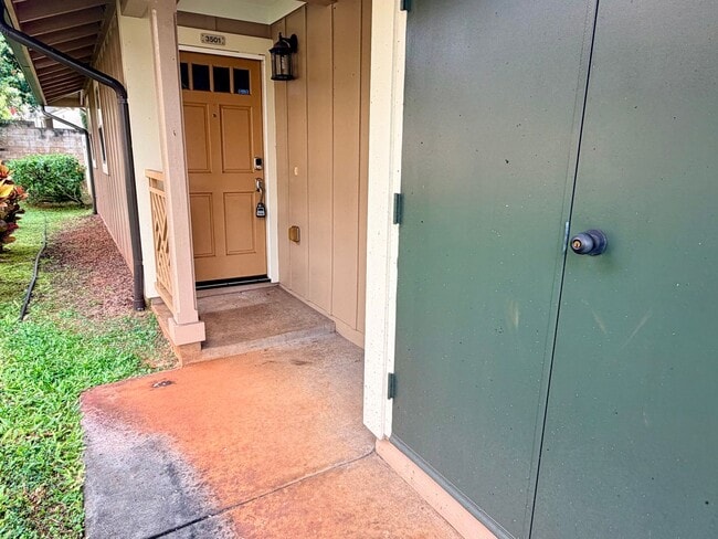 Building Photo - Spacious 3-Bedroom Townhome in Nohona at Mililani Mauka Available Now!