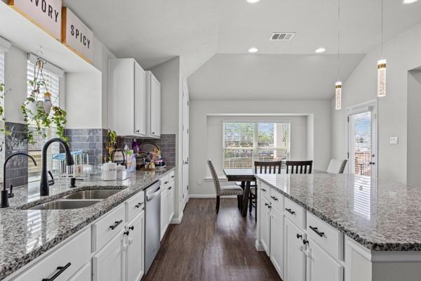 Building Photo - 1036 Almeria Bend