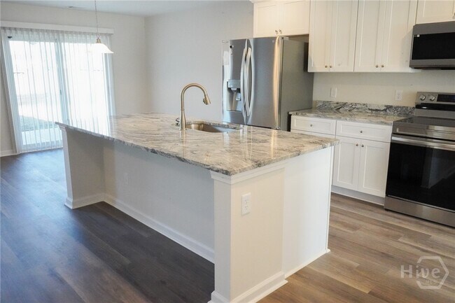 Building Photo - 270 Cromer St
