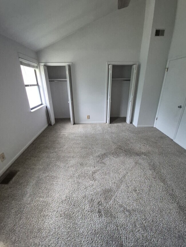 Building Photo - 727 S Main St Ext