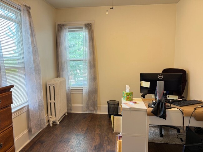 Building Photo - 141 N Plum St
