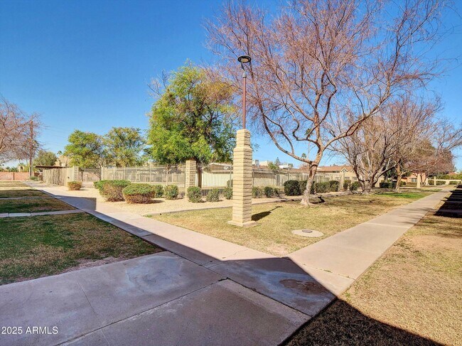 Building Photo - 8522 E Montebello Ave