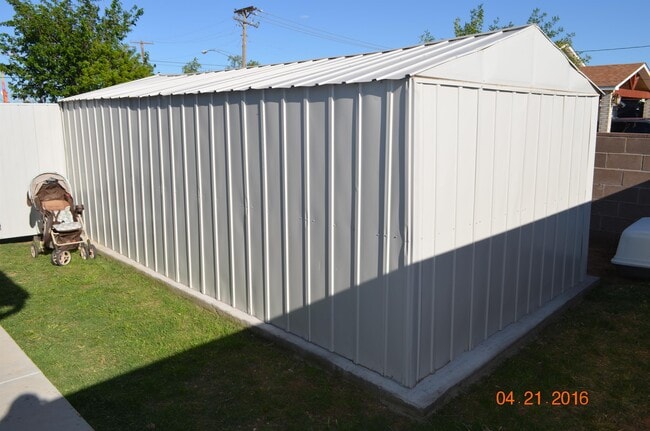 Building Photo - 1105 N Lamesa Rd