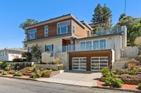 Building Photo - 923 Muirlands Vista Way