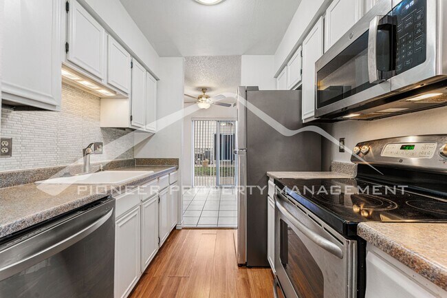 Building Photo - 6975 Mariposa St