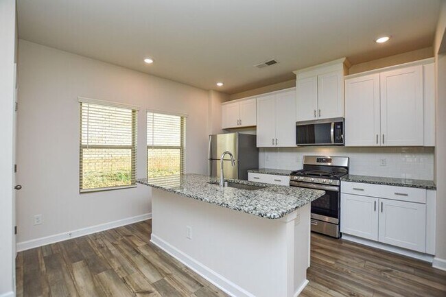 Building Photo - Like New All Brick Home in Mint Hill!