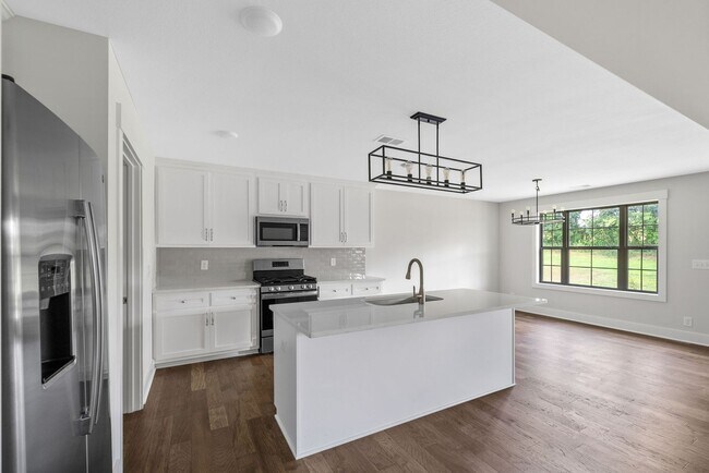 Building Photo - Modern Ranch Rental Near Rossview!