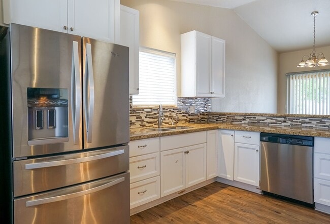 Building Photo - Three Bedroom Home in Hayden